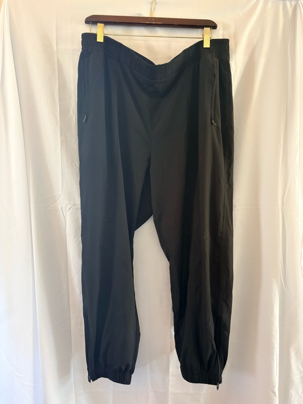Old Navy Women’s Black Zip-Pocket Jogger Pants 1X